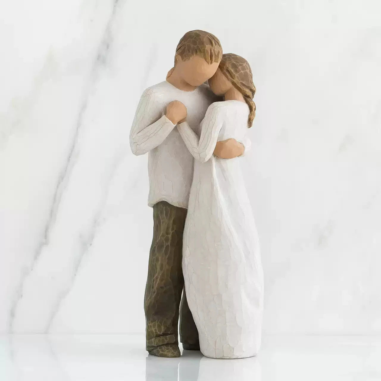 Couple sculpture figurine for living-room decoration