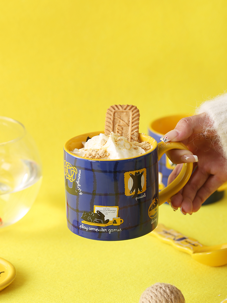 Cute Cat Ceramic Coffee Mug – Blue & Yellow Cat Mug Set with Lid and Spoon  Decorla